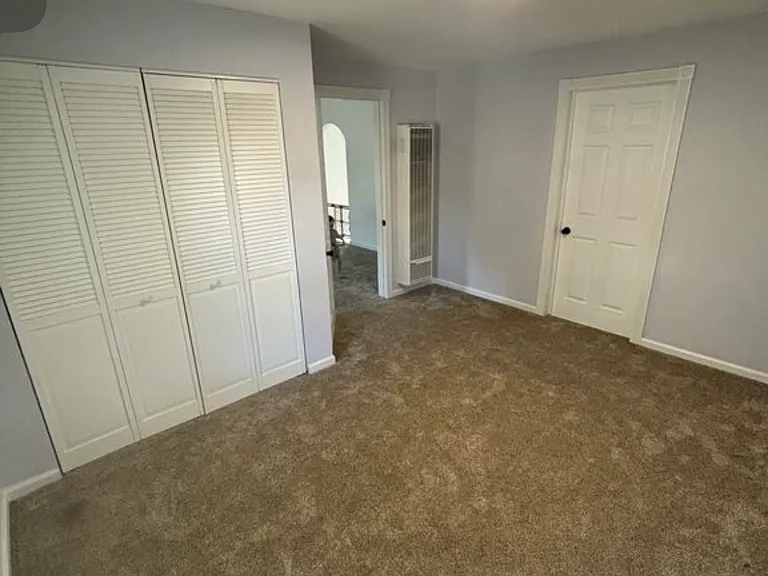 528 W Oak St — Photo 10