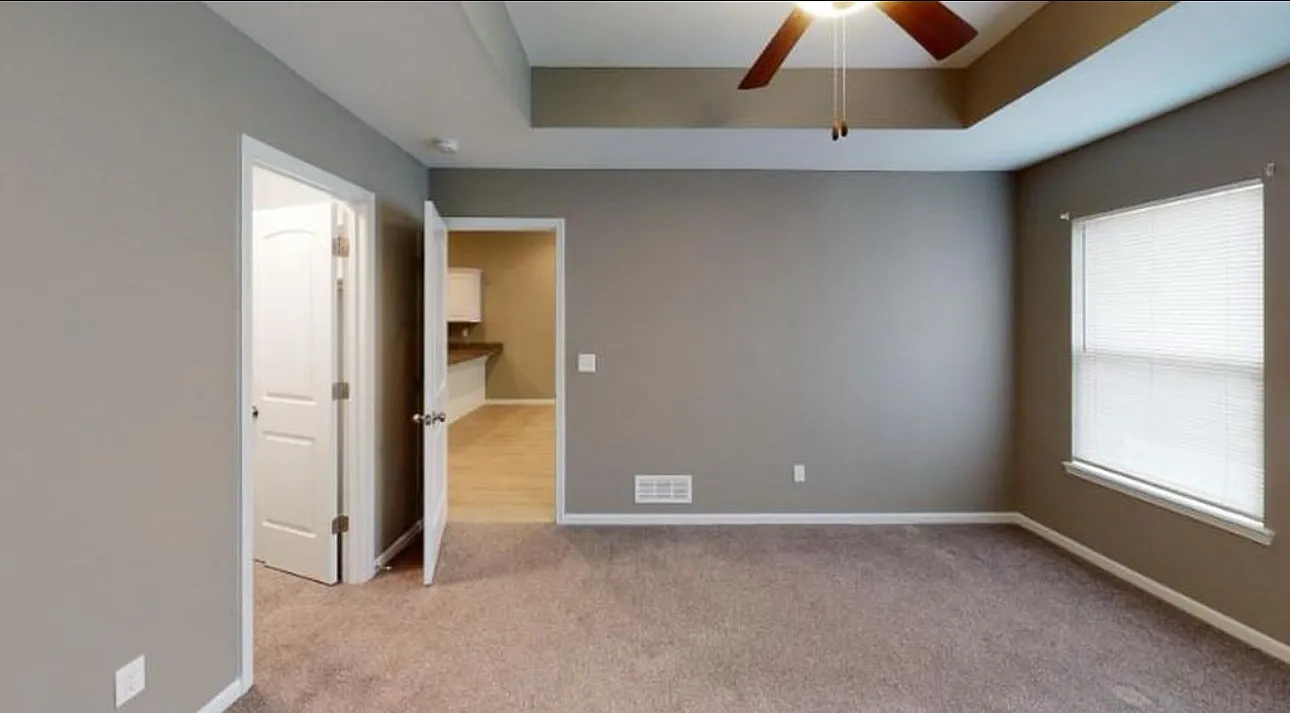 3 bed, 1250 sqft, $1,995 — Photo 3