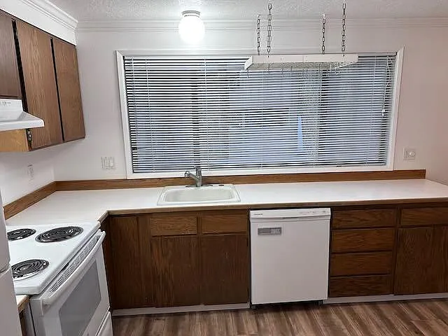 Kitchen - 7105 SW Montauk Cir