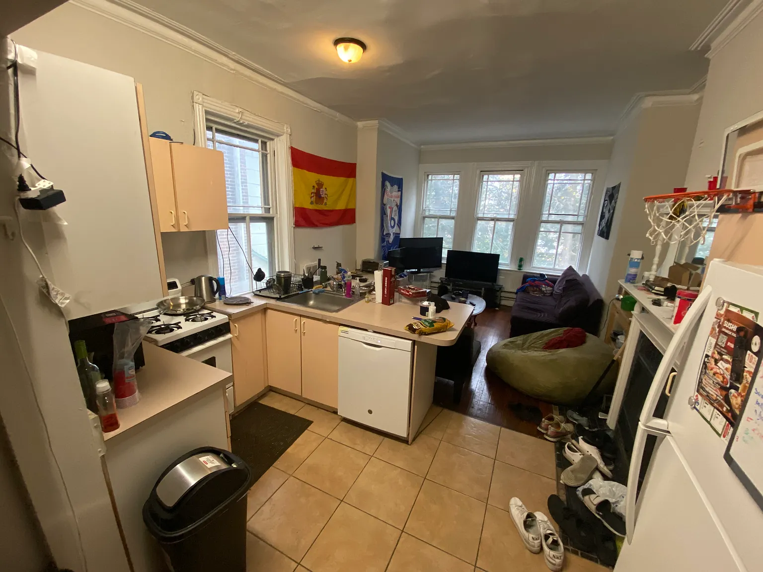 3 bed, 1050 sqft, $1,500 — Photo 2