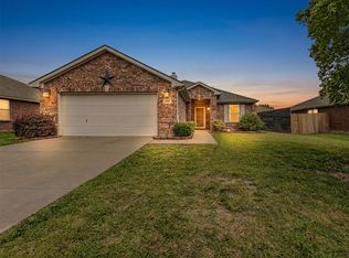 308 Long Prairie Dr, Forney, TX 75126