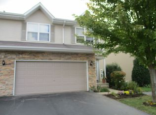 1146 Rose Dr, Sycamore, IL 60178