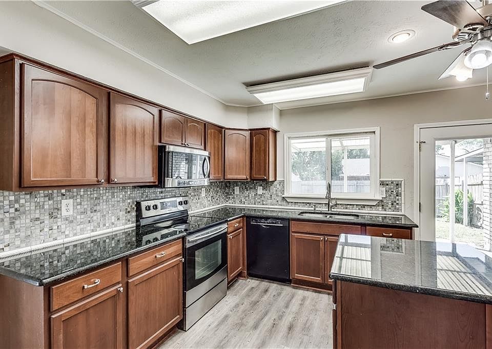 1st image of 2004 Bluestem Ln