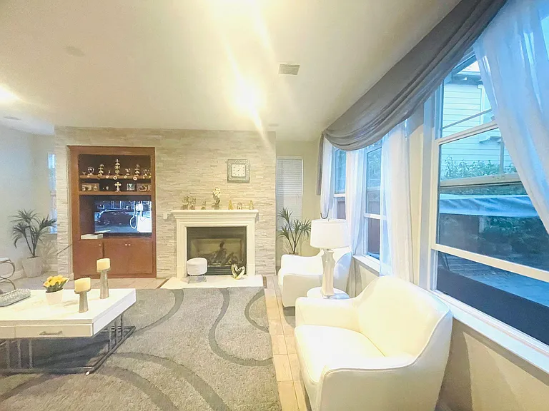 381 W Alameda Dr — Photo 5