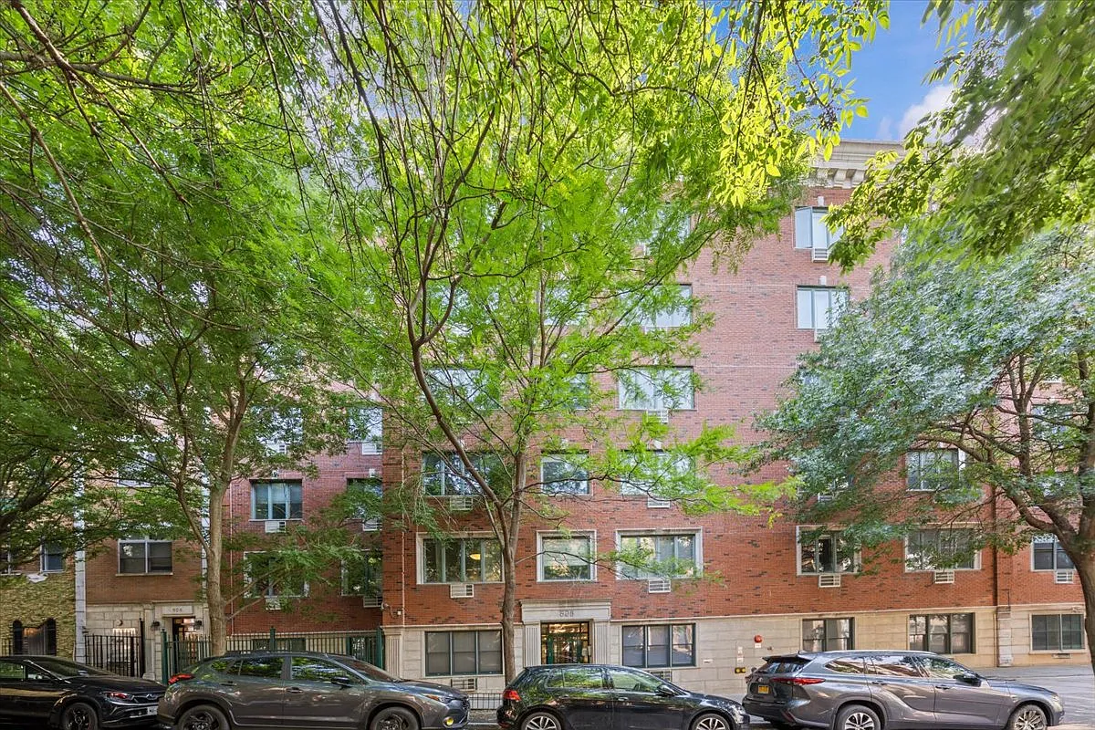598 President Street — Photo 1