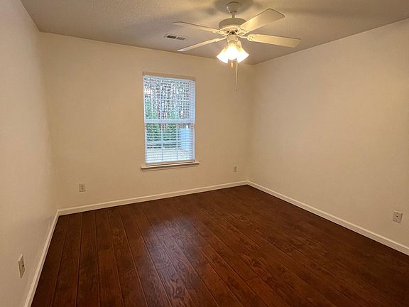 5th image of 39 Waukegan Way