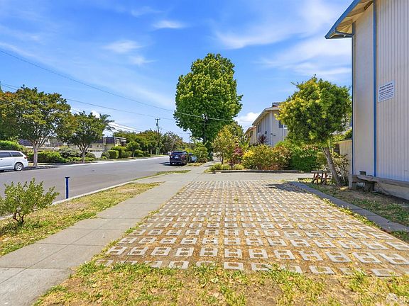 2nd image of 2108 Aldengate Way