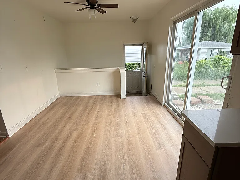 23273 Blackett Ave — Photo 5