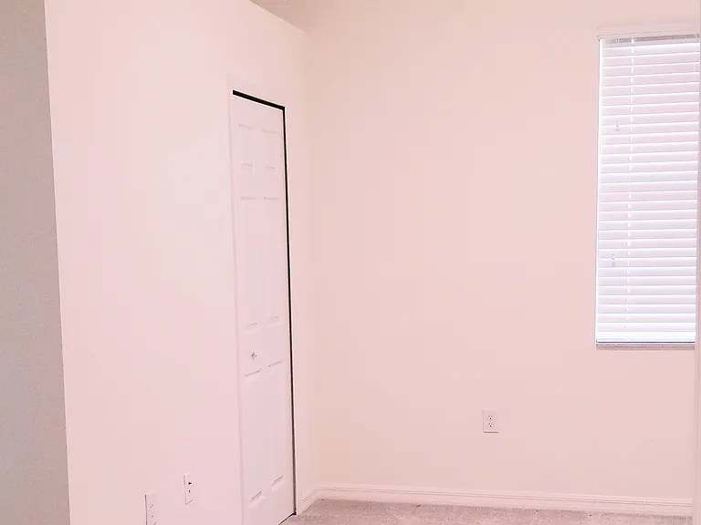 Large 3 bedrooms. Light and Bright