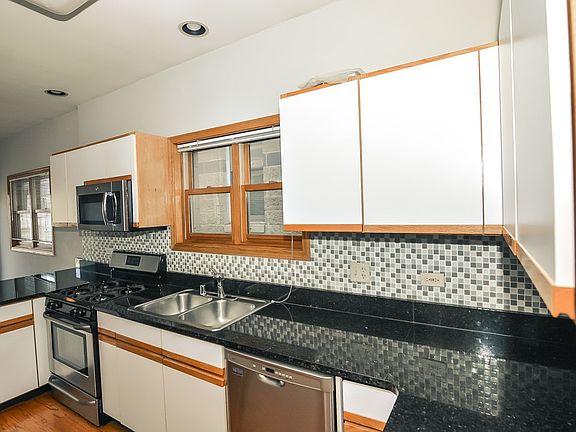 3rd image of 3713 N Janssen Ave #3D