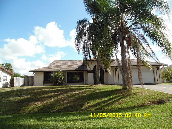 Home For Sale In Port saint lucie