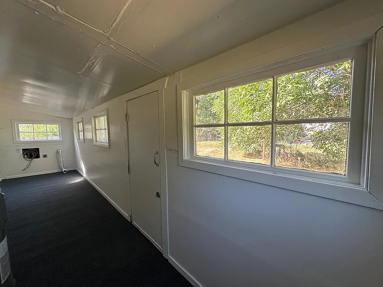 165 NE Oak St — Photo 16