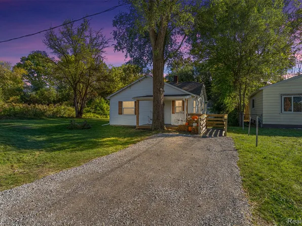 1116 Morris Hills Pkwy, Mount Morris, MI 48458