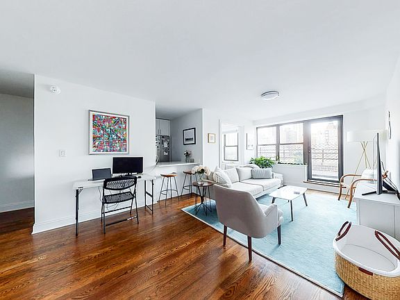 3rd image of 240 E 82nd St APT 17B
