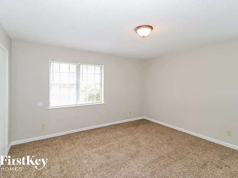 2801 Emerald St — Photo 9