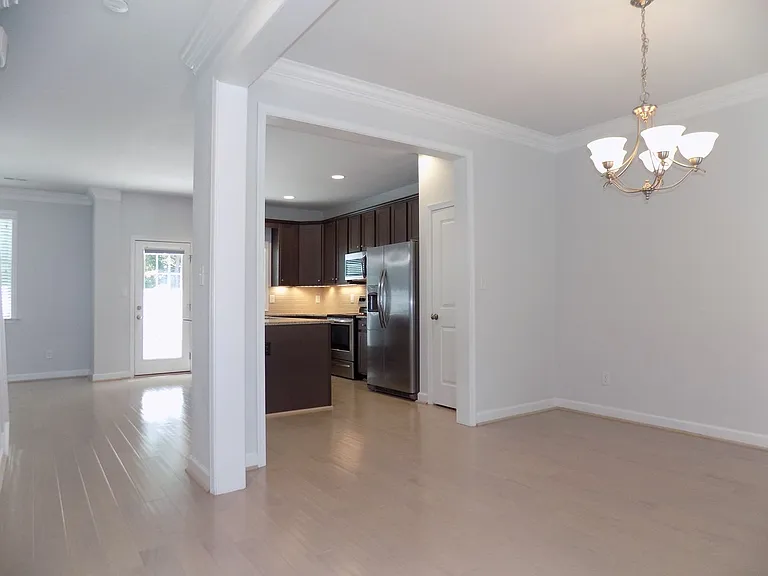121 Wineberry Way — Photo 32