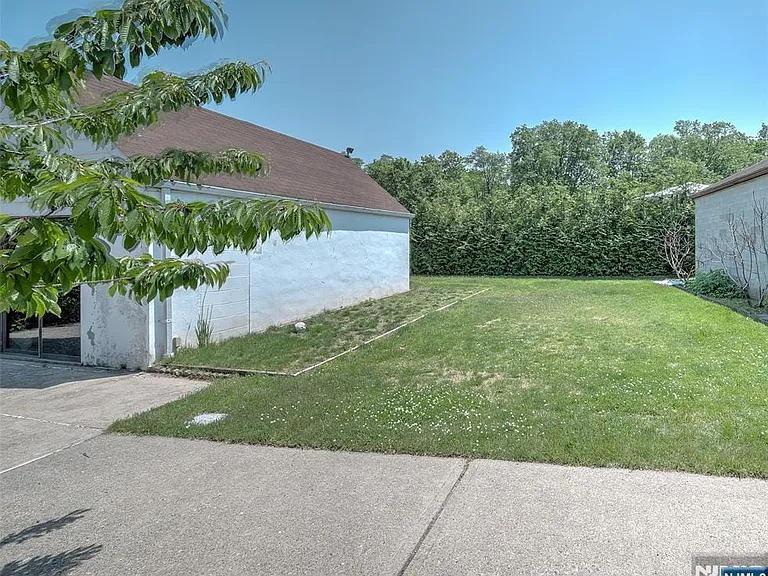 33 Fournier Cres — Photo 21