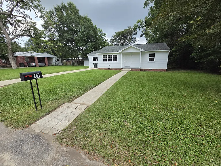 11 Duke Ave — Photo 2