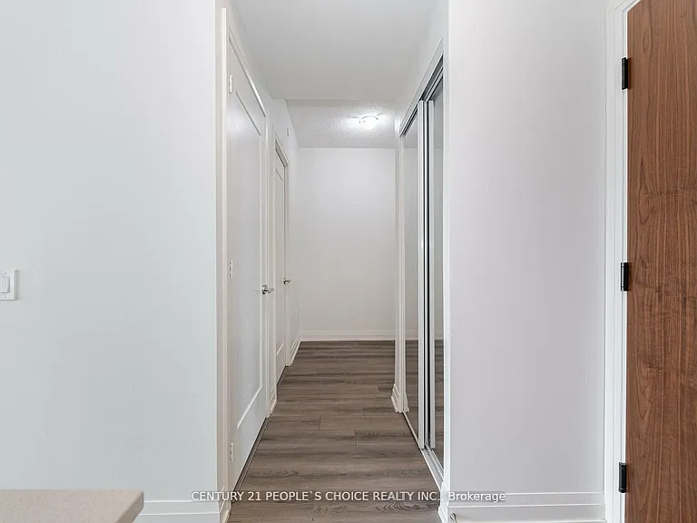 509 Dundas St W #711 — Photo 24