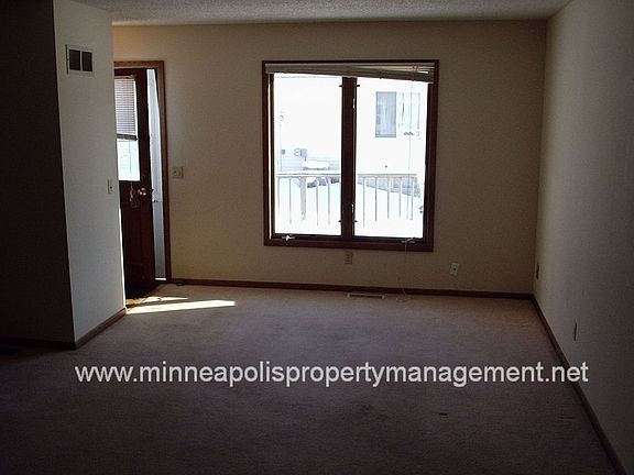 3rd image of 13214 James Ave S