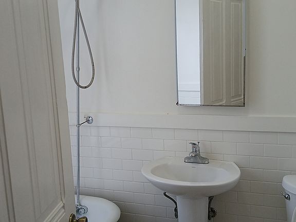 3rd image of 1232 Irwin St APT 1