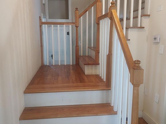 4th image of 304 N Mesquite St