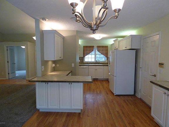 4th image of 807 Kensington Dr