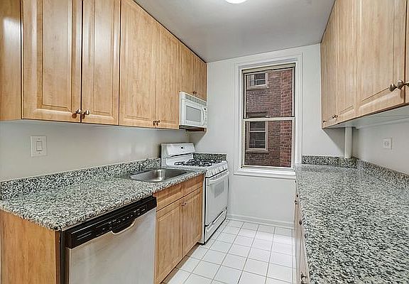 4th image of 30 E End Ave APT 4E