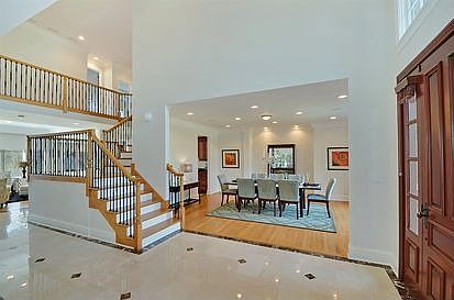 3rd image of 2118 Magnolia Ln