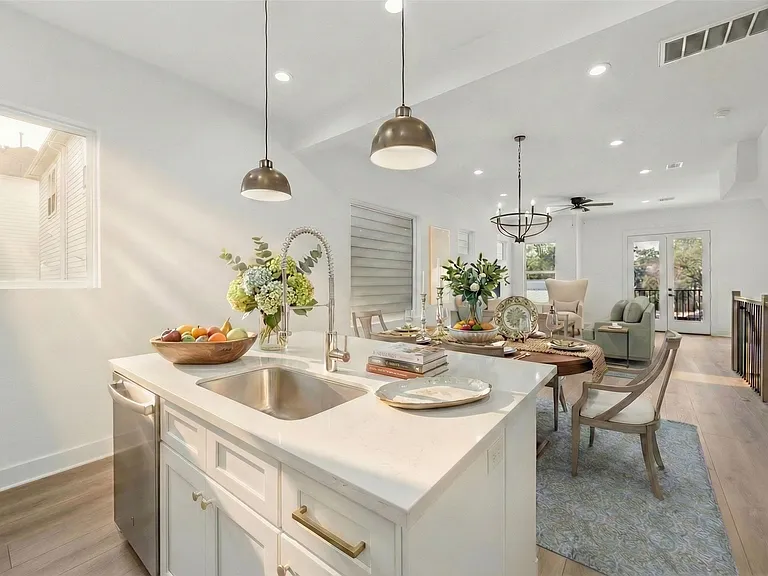 2826 Versailles Oak Ln — Photo 1