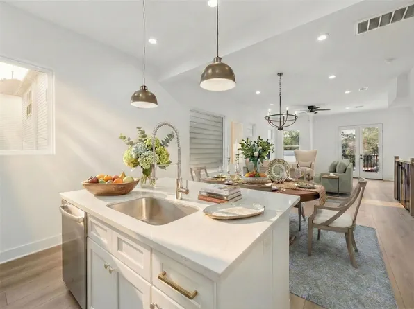 2826 Versailles Oak Ln, Houston, TX 77092