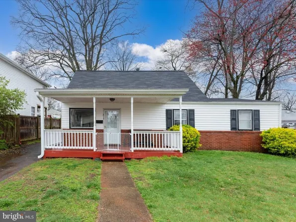 213 Colfax Ct, Manassas Park, VA 20111