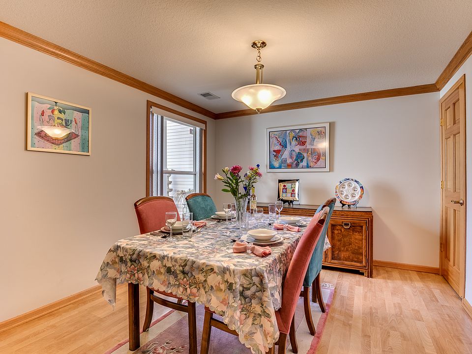 1st image of 10055 Cove Dr
