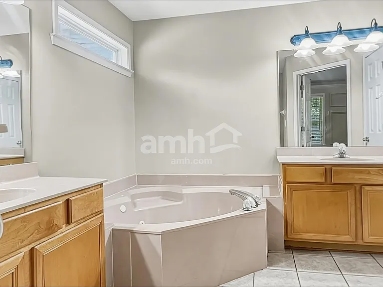 9289 Oakengate Cv — Photo 11