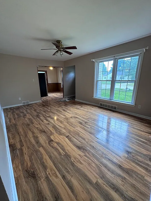 3 bed, 1.5 bath, 1372 sqft, $2,600 — Photo 3