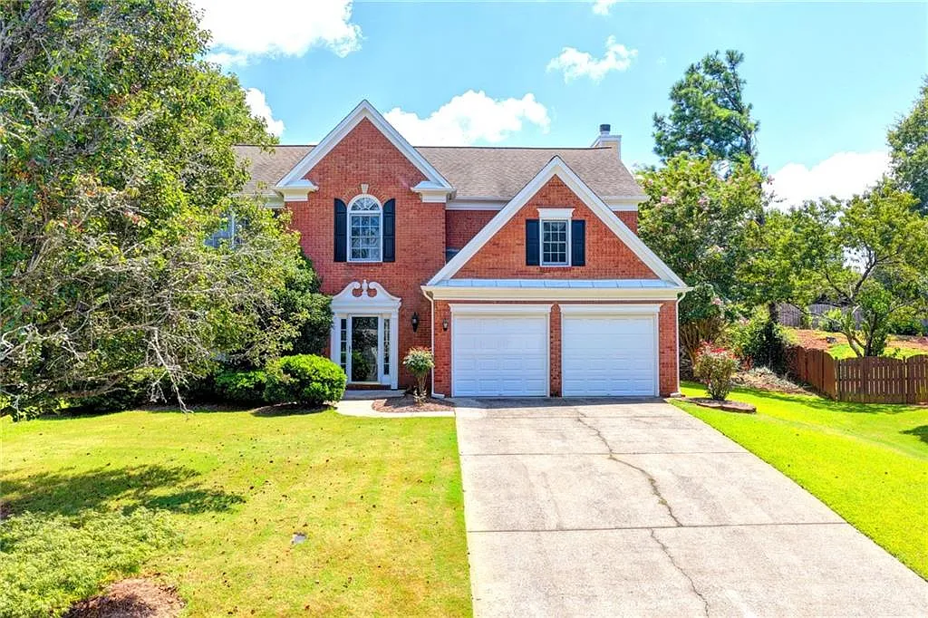 4 bed, 2.5 bath, 2360 sqft, $3,000 — Photo 2