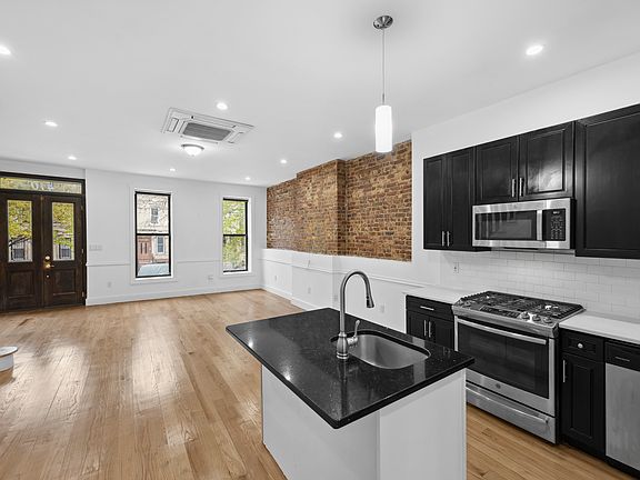 5th image of 410 Chauncey St #2