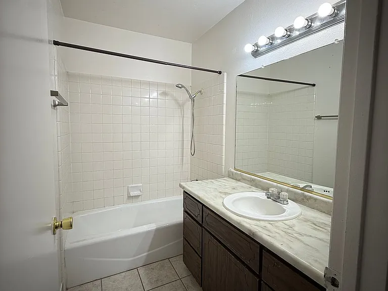 518 E Granger Ave — Photo 9