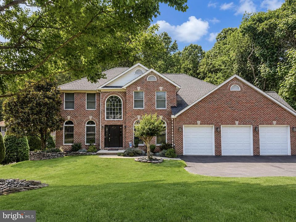 1st image of 2205 Erin Way