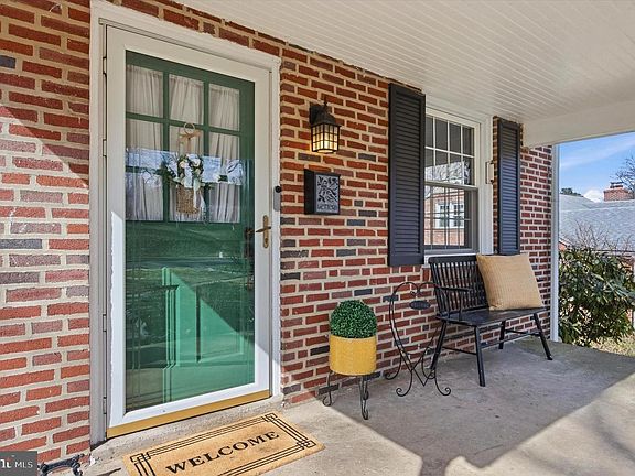 3rd image of 436 Kerr Ln