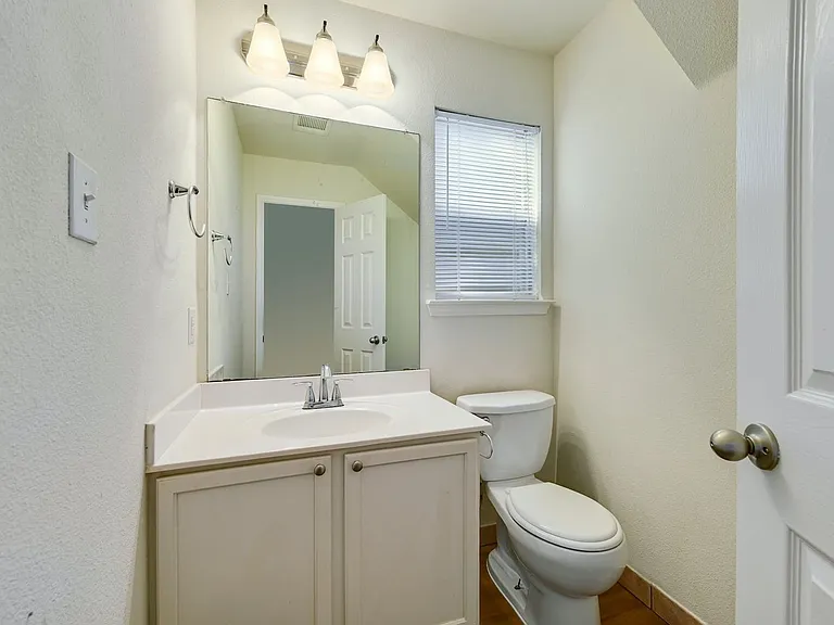 1531 Parkfield Cir — Photo 15