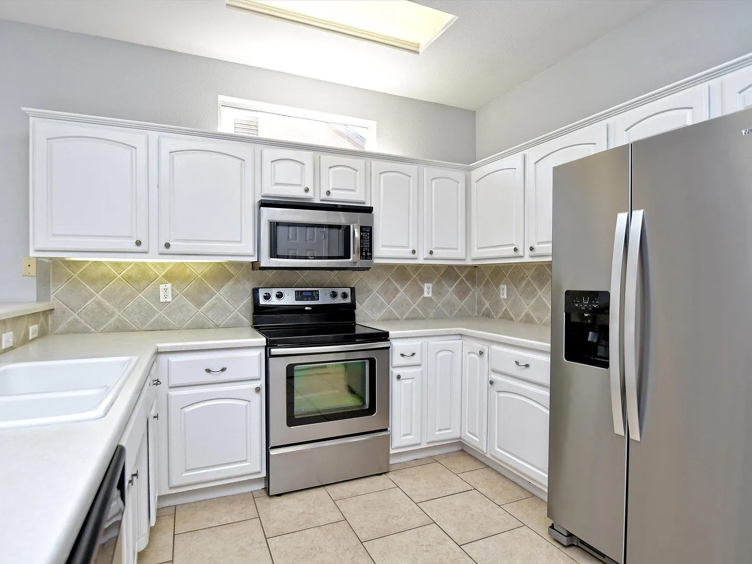 2 bed, 2.0 bath, 1330 sqft, $1,895 — Photo 2