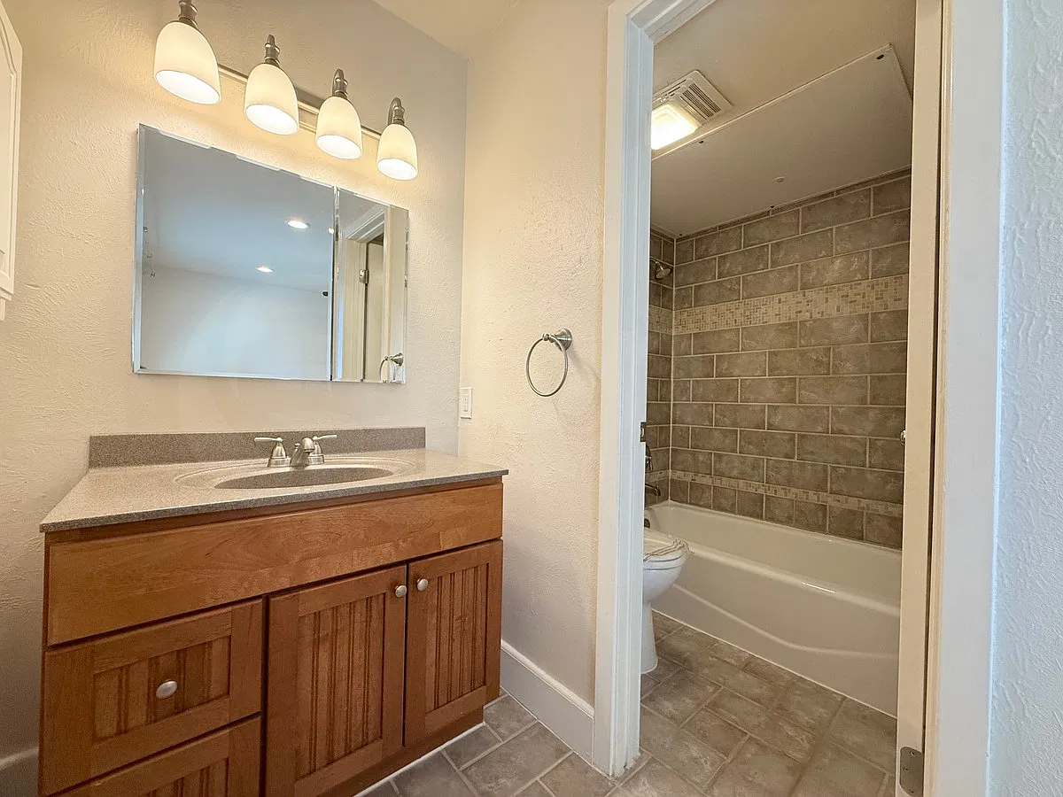 3 bed, 2.0 bath, 1249 sqft, $1,920 — Photo 3