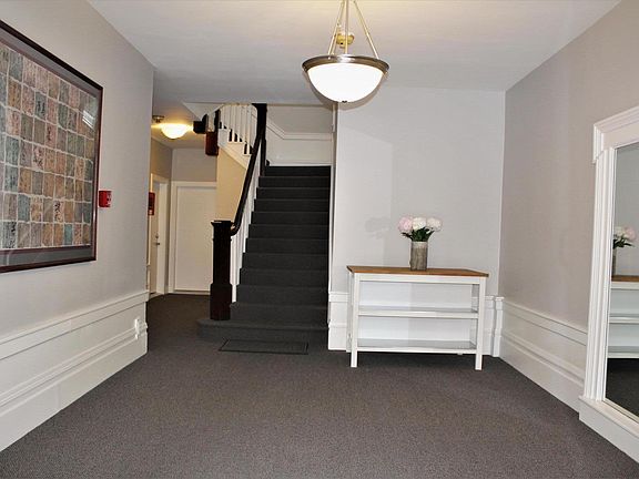 3rd image of 940 Jones St APT 3