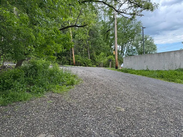 3 bed, 1225 sqft, $2,300 — Photo 3