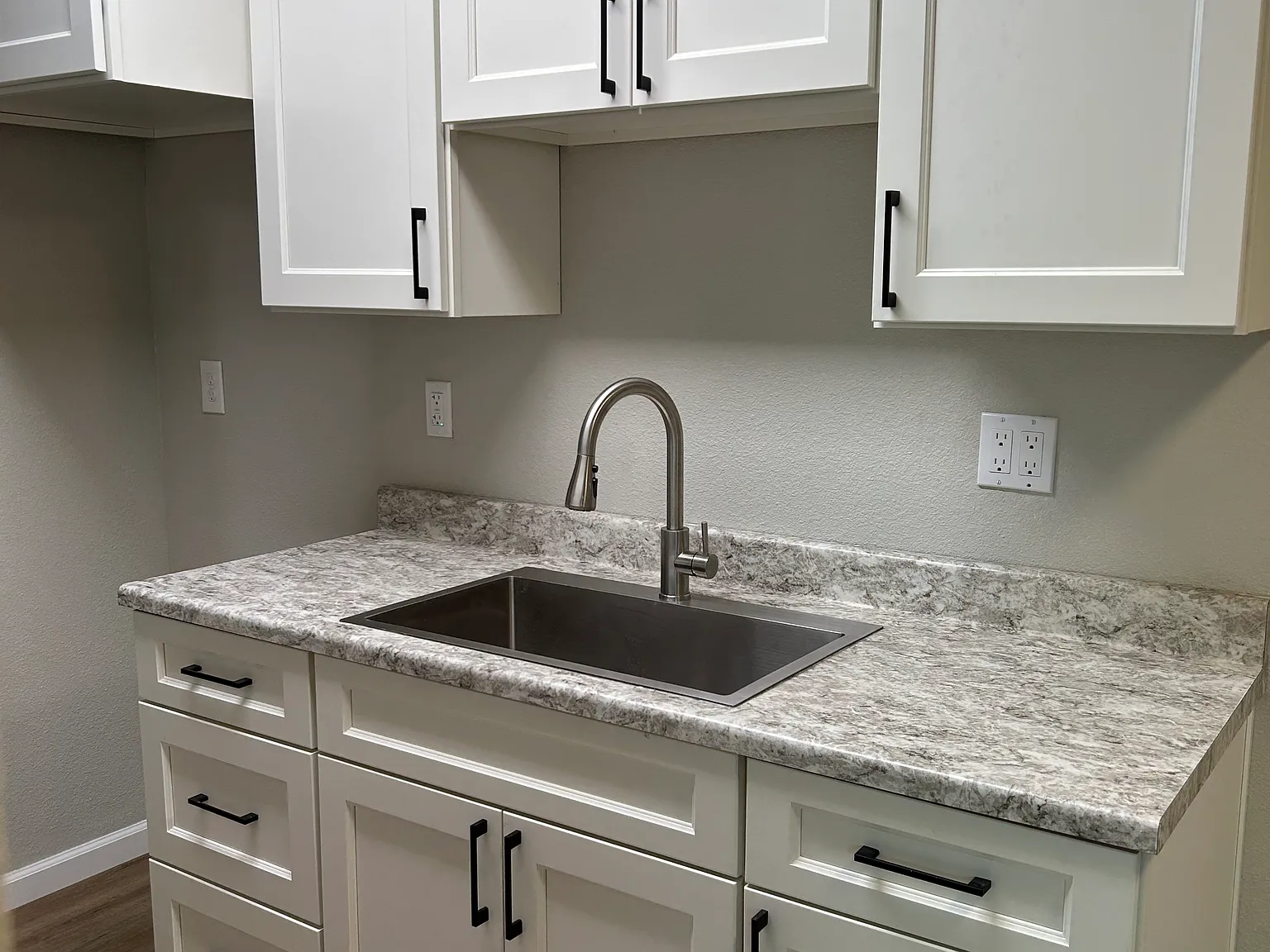 2 bed, 750 sqft, $2,200 — Photo 3