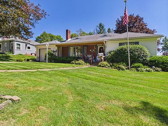 2nd image of 222 Chestnut St