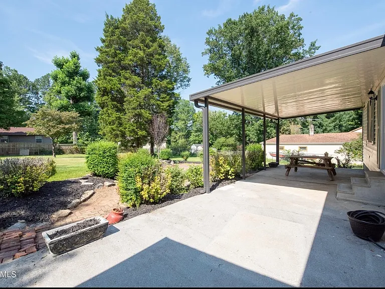 5909 Adelia Dr — Photo 26