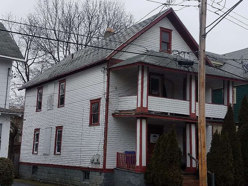 2nd image of 122 Bishop Ave