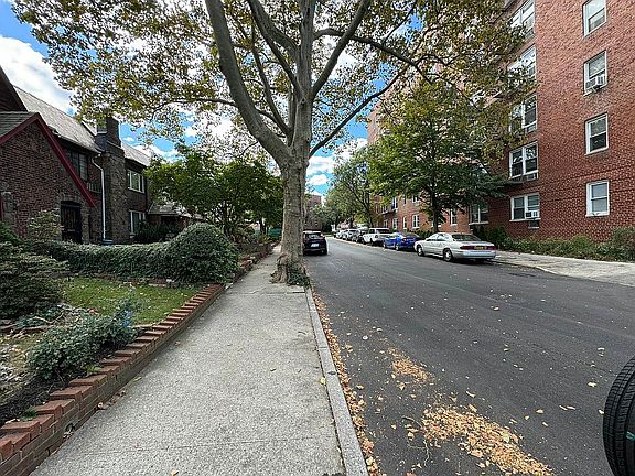 4th image of 8626 62nd Ave